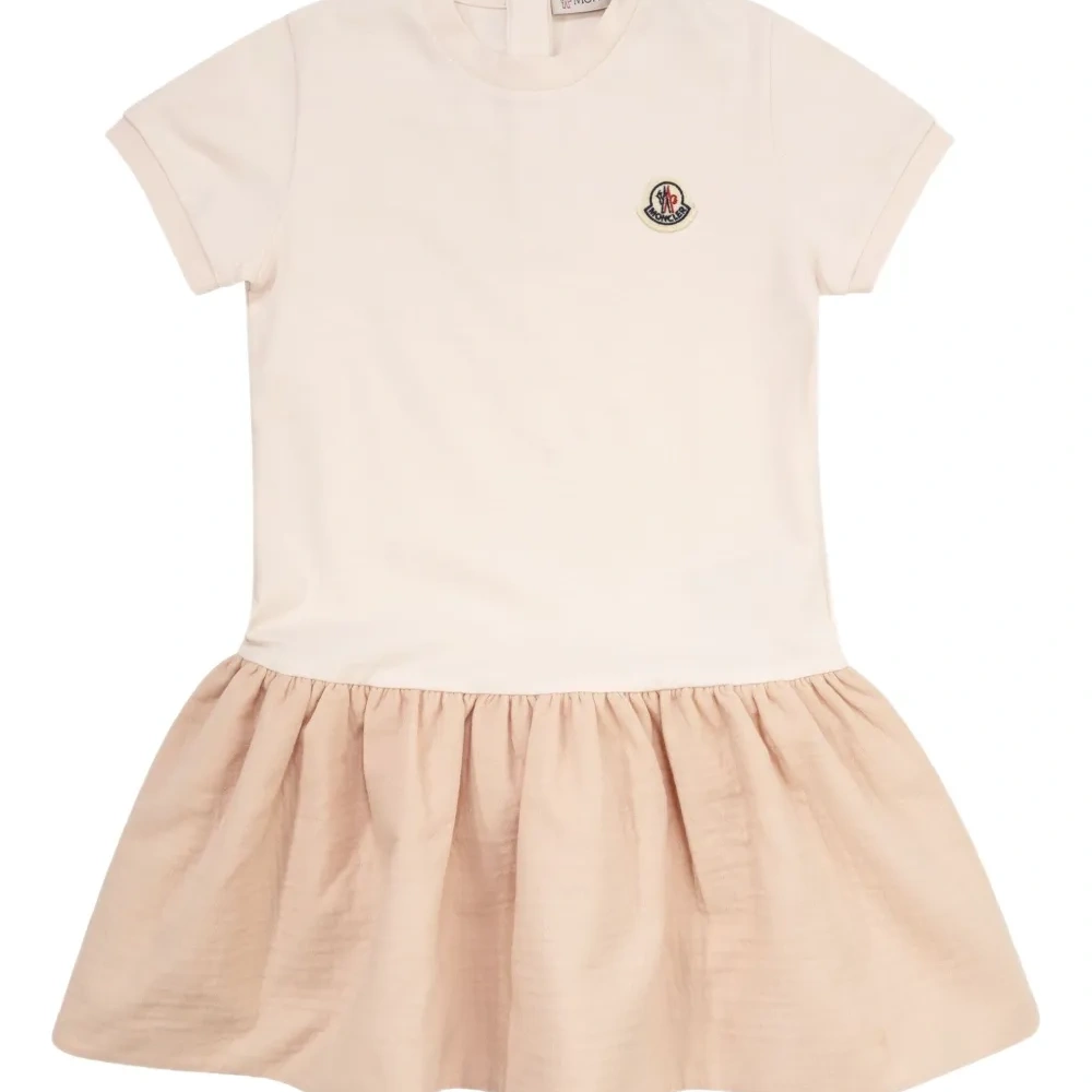 Ярусное платье с логотипом