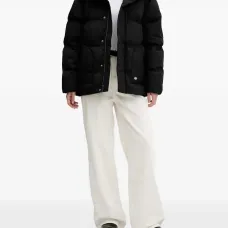 Утеплённая куртка с капюшоном Утеплённая куртка с капюшоном