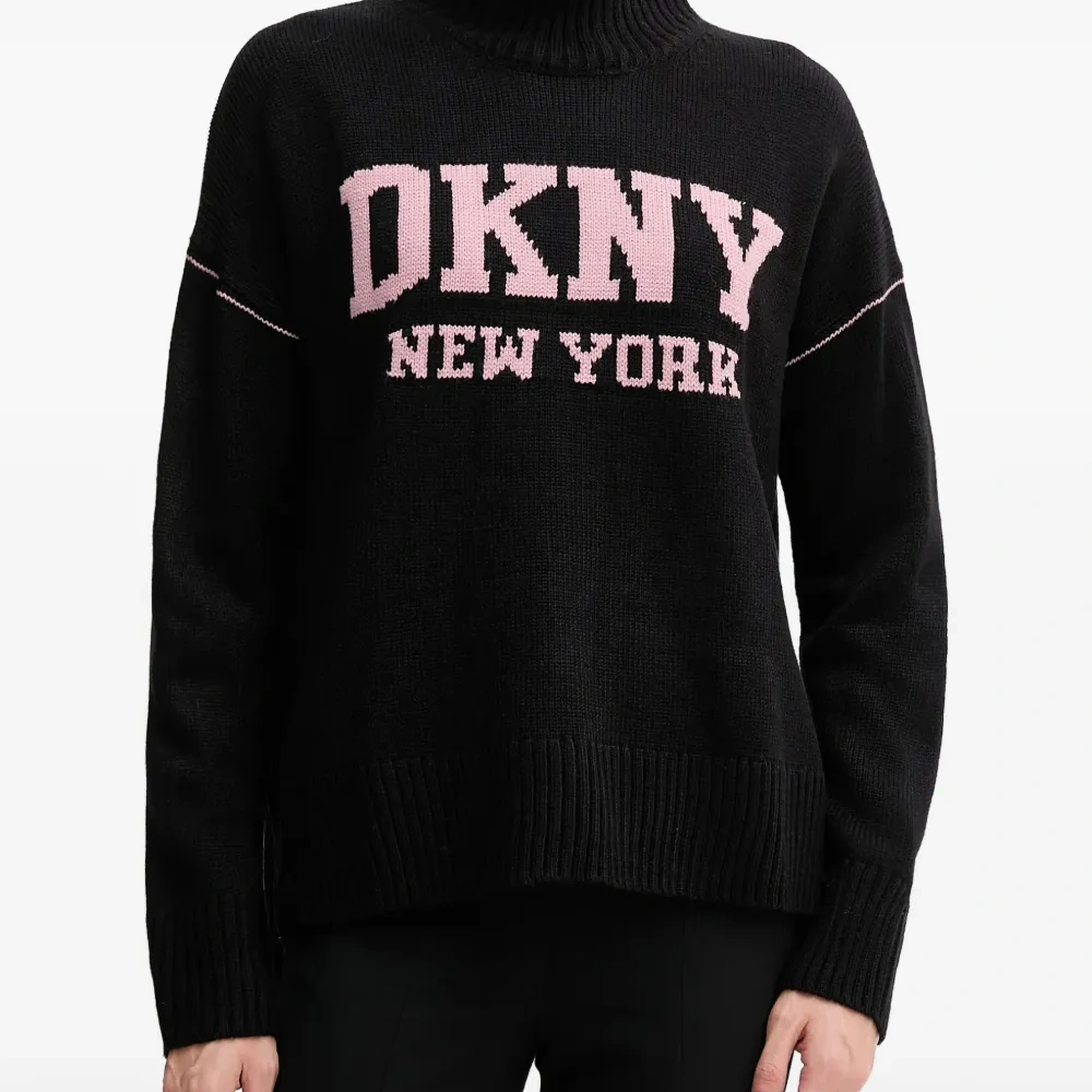 Свитер с высоким воротником