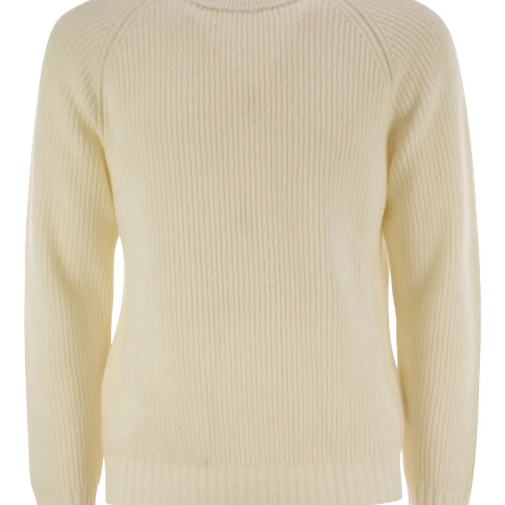 Свитер в рубчик с круглым вырезом