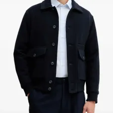 Куртка на пуговицах с карманами