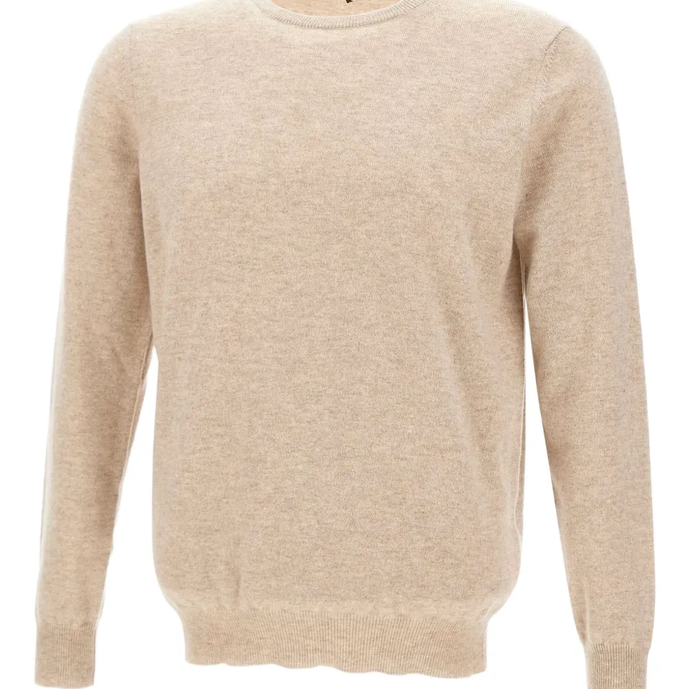 Свитер в рубчик с круглым вырезом