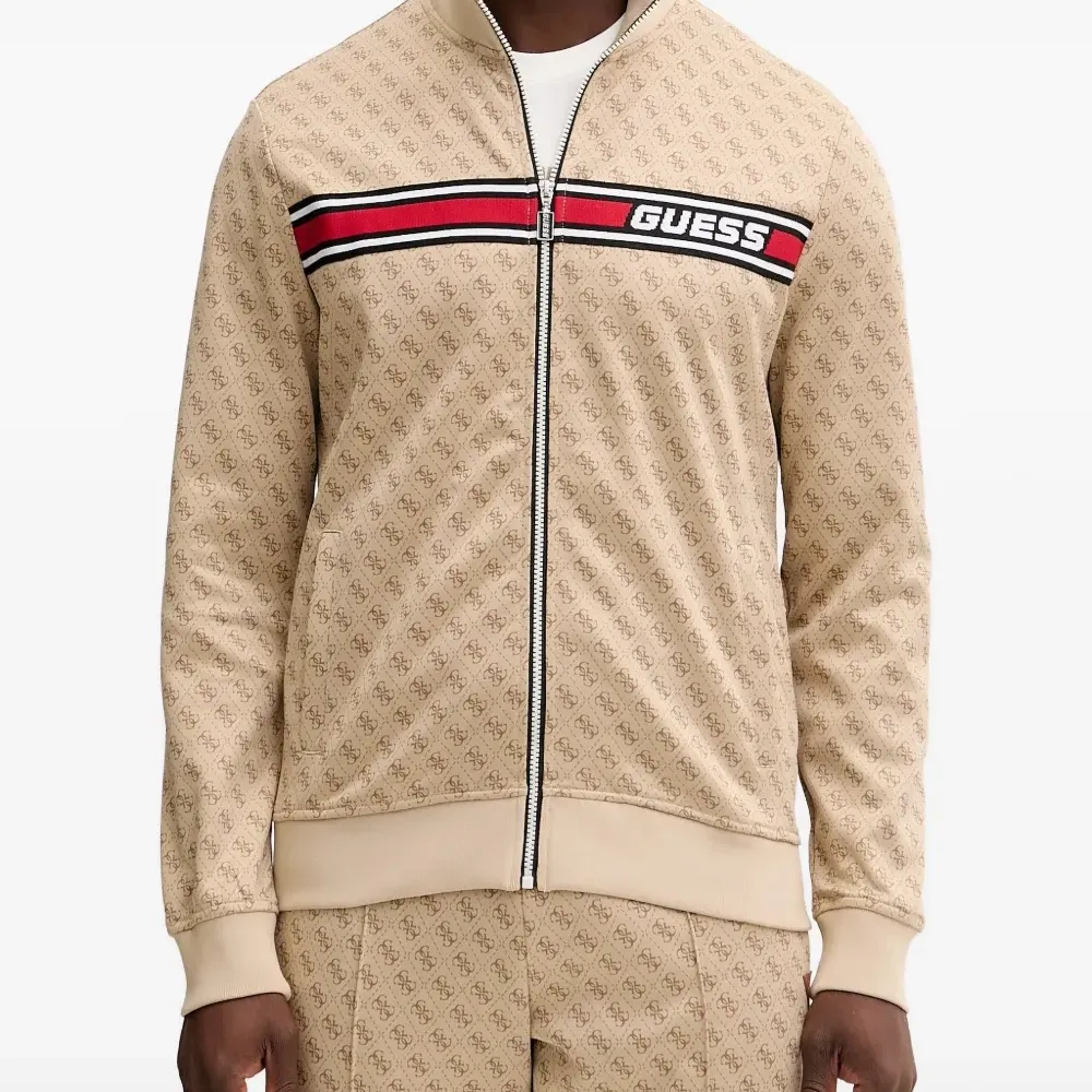 Спортивный костюм с монограммой