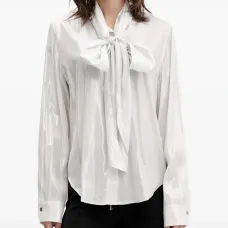 Блузка с бантом