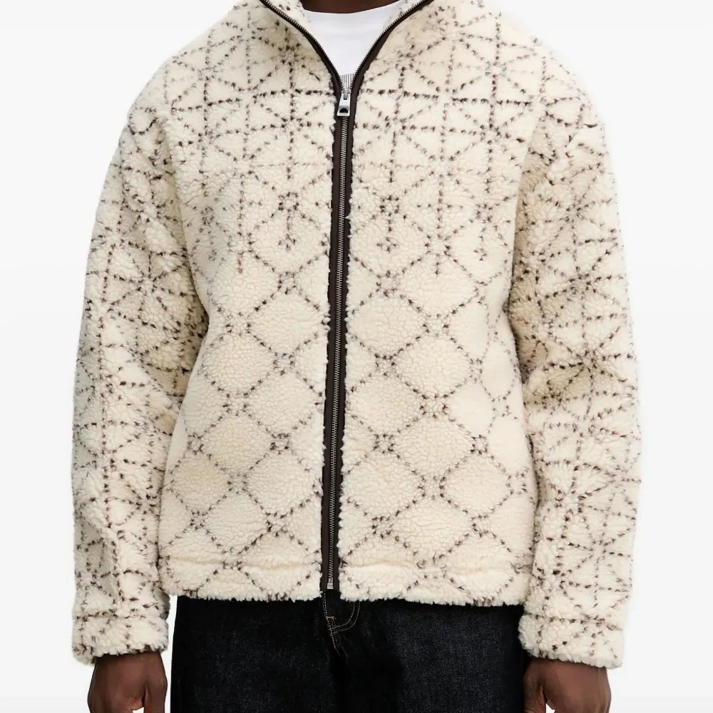 Куртка на молнии с узором