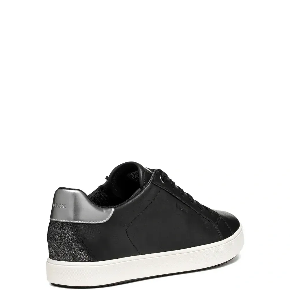 Кроссовки на шнуровке