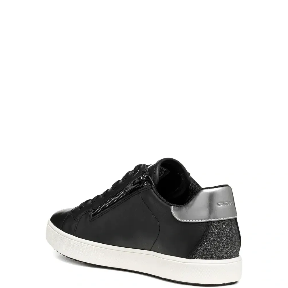 Кроссовки на шнуровке