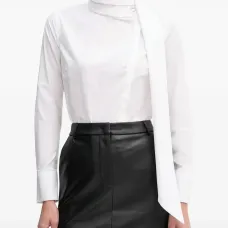 Блузка с галстуком на шее