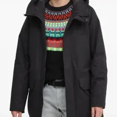 Куртка с капюшоном и карманами Куртка с капюшоном и карманами