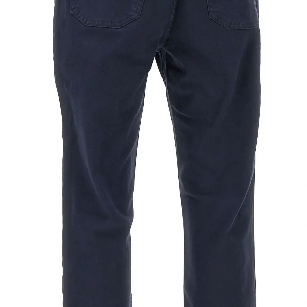 Брюки John с пятью карманами и нашивкой-логотипом Брюки John с пятью карманами и нашивкой-логотипом