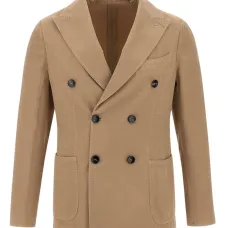 Двубортный пиджак с заостренными лацканами