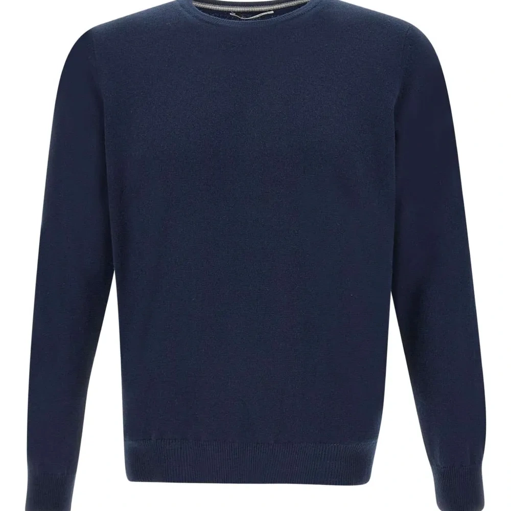 Свитер с круглым вырезом