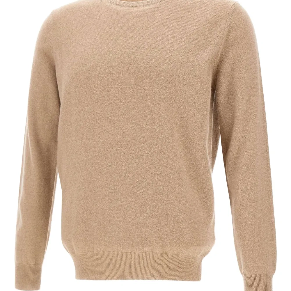 Свитер с круглым вырезом