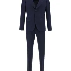 Костюм с заостренными лацканами