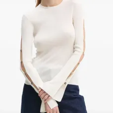 Свитер с разрезами на рукавах