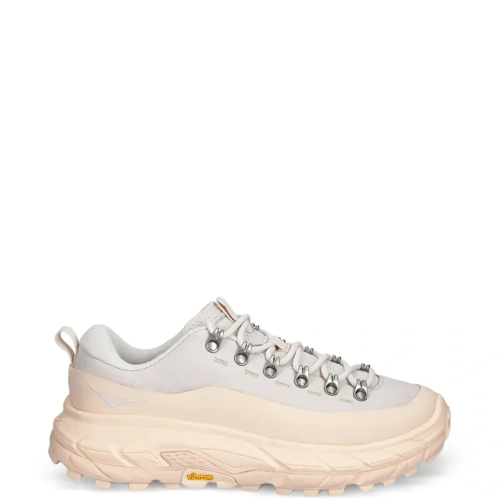 Кроссовки с люверсами