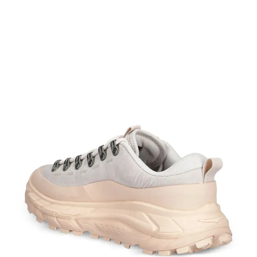 Кроссовки с люверсами