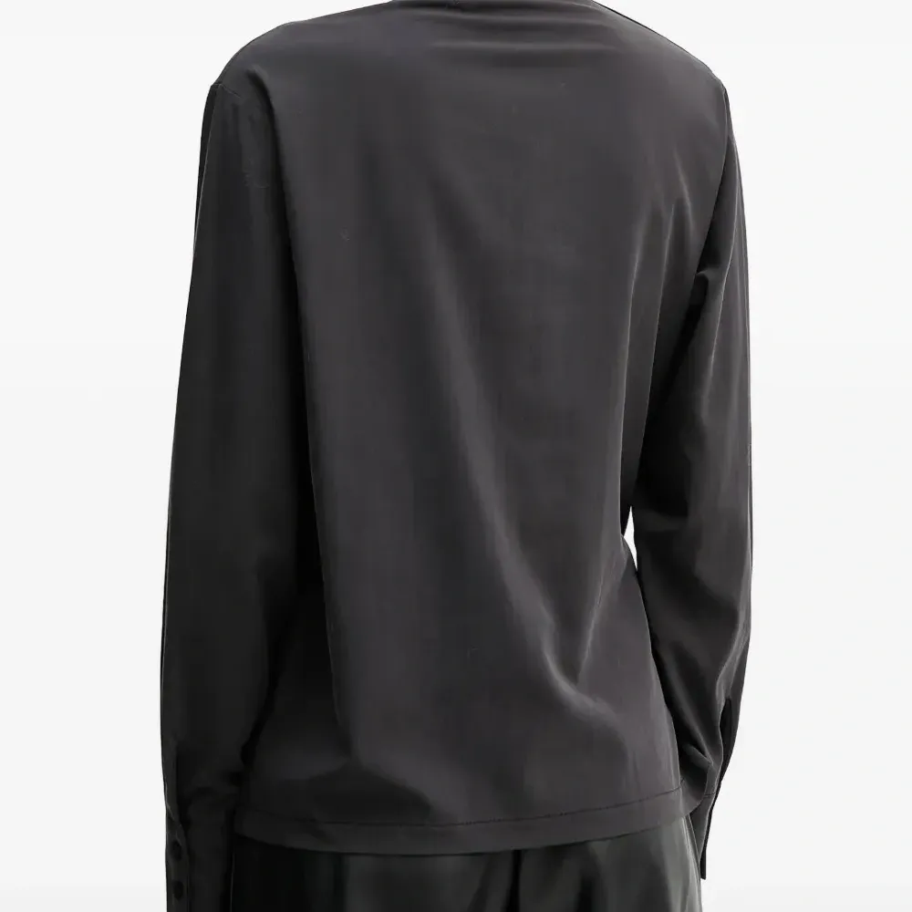 Блузка с завязкой на шее