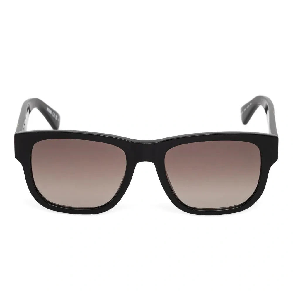 Солнцезащитные очки в квадратной оправе