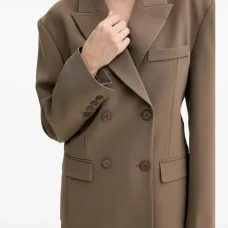 Двубортный блейзер с карманами