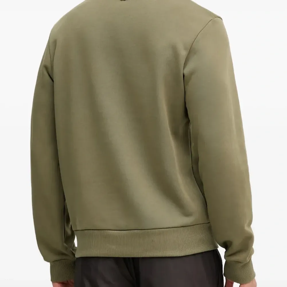 Толстовка с вышивкой