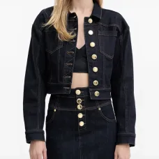Джинсовая куртка на пуговицах