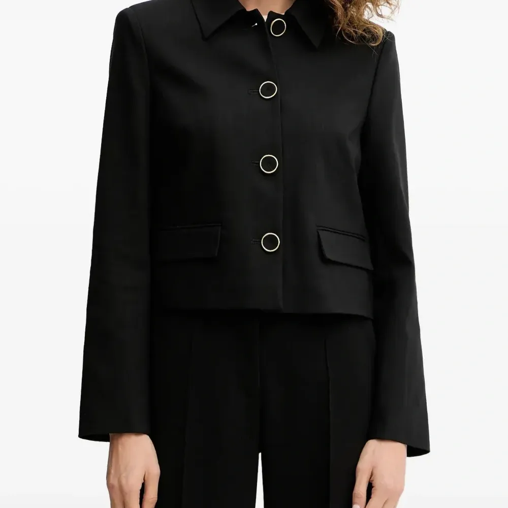 Куртка с воротником на пуговице