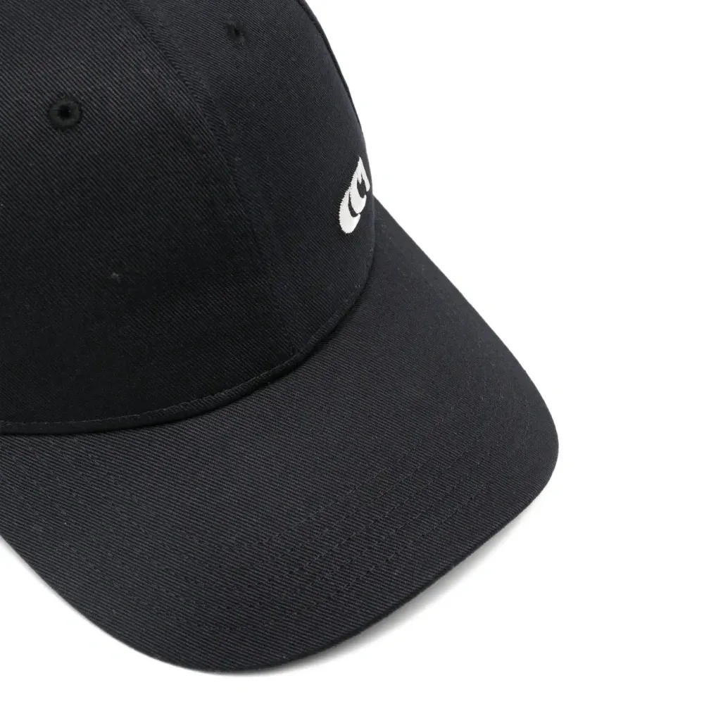 Вышитая кепка