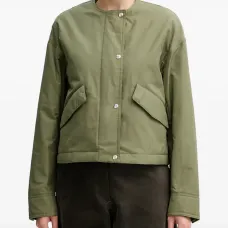 Куртка с карманами на молнии