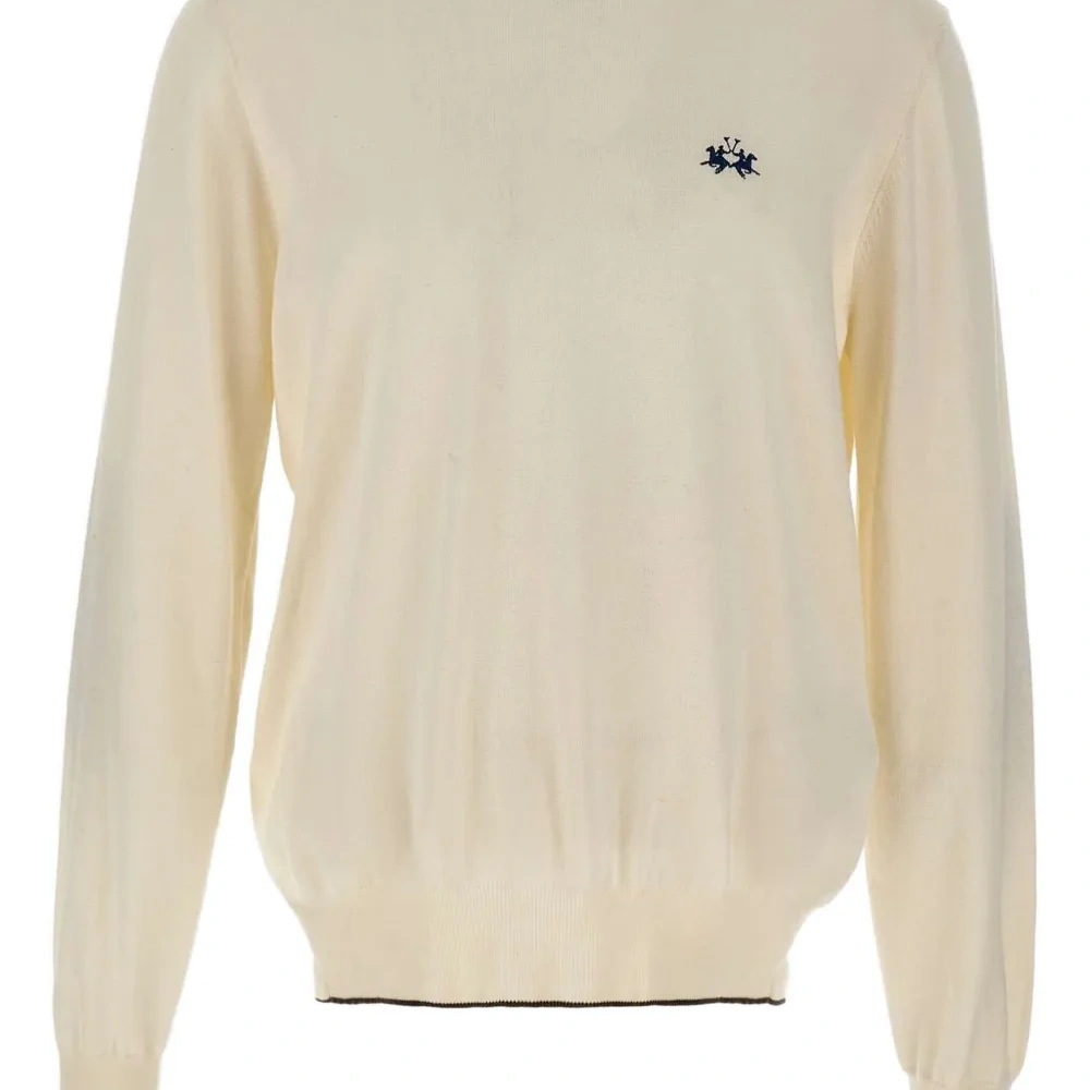 Свитер с нашивками на локтях