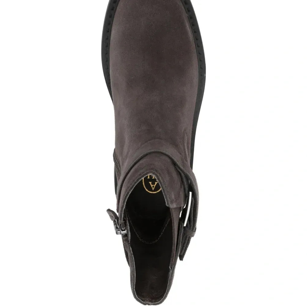 Ботинки с пряжками