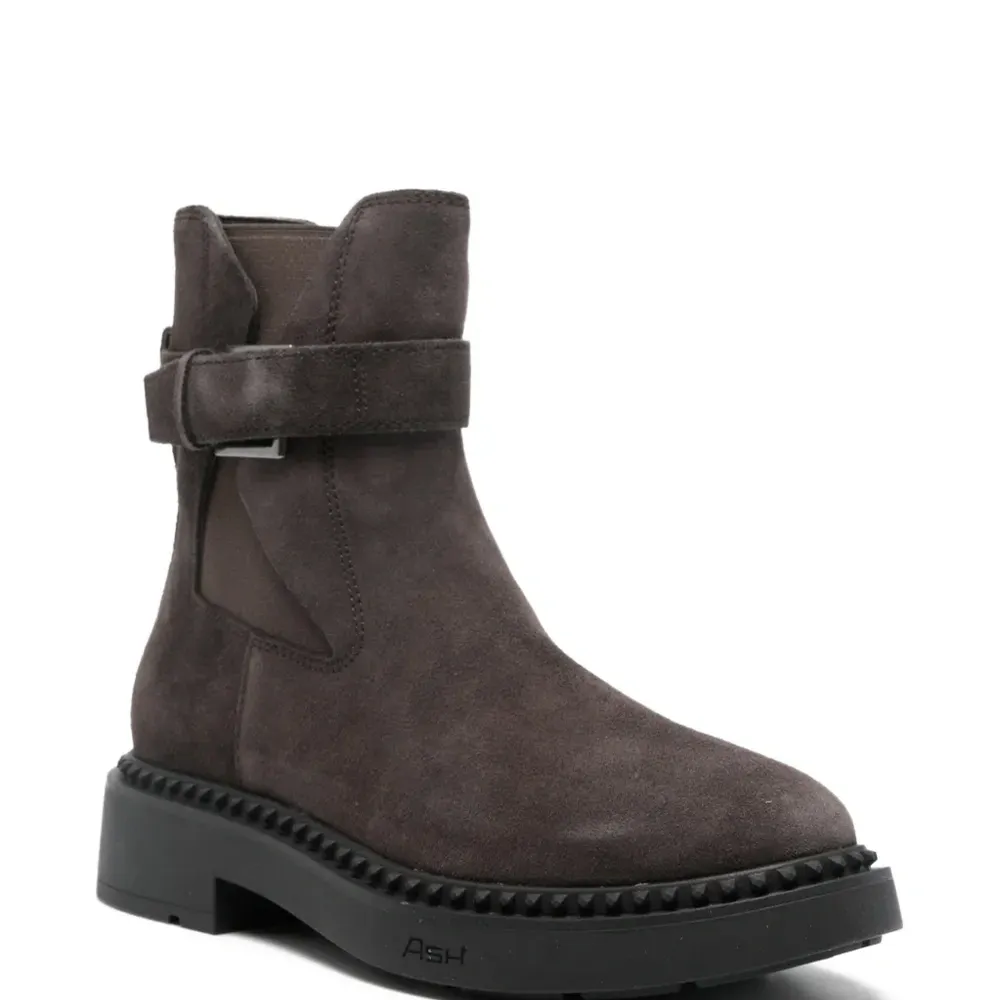 Ботинки с пряжками