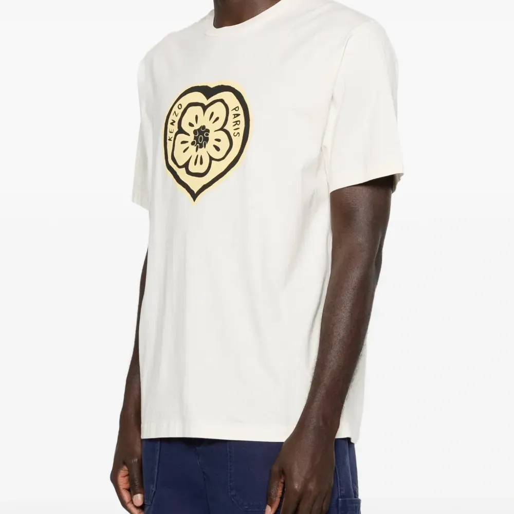 Футболка с цветочным принтом