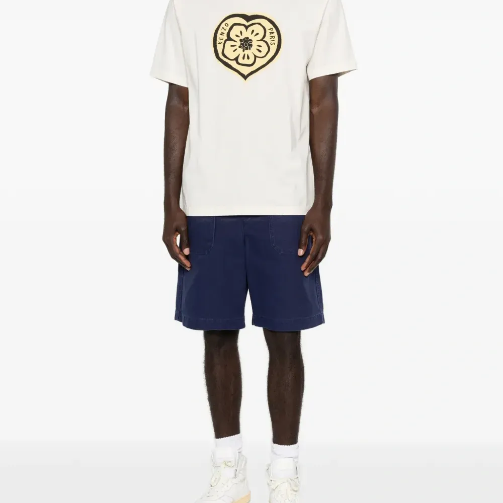 Футболка с цветочным принтом