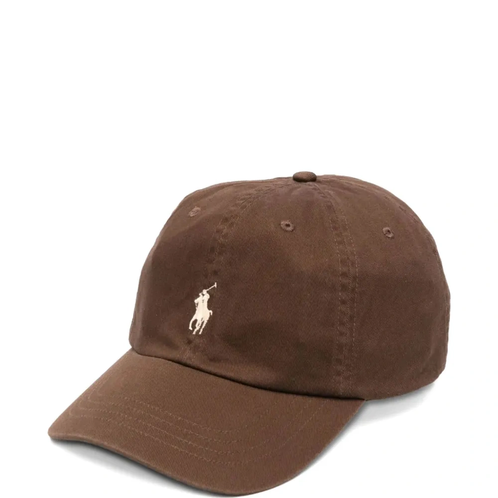 Кепка с вышивкой логотипа