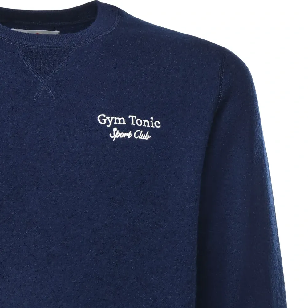 Толстовка с вышивкой