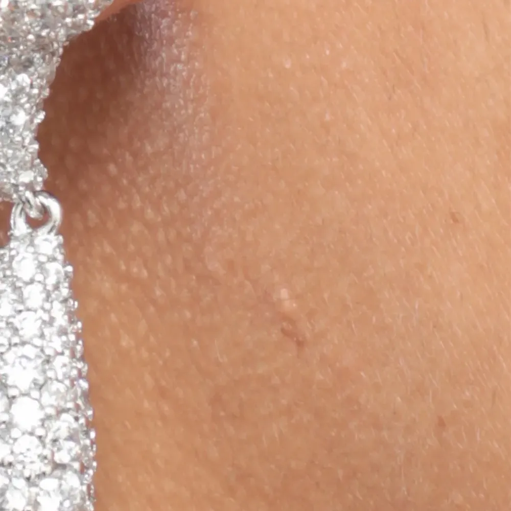 Асимметричные серьги с подвесками в форме сердца