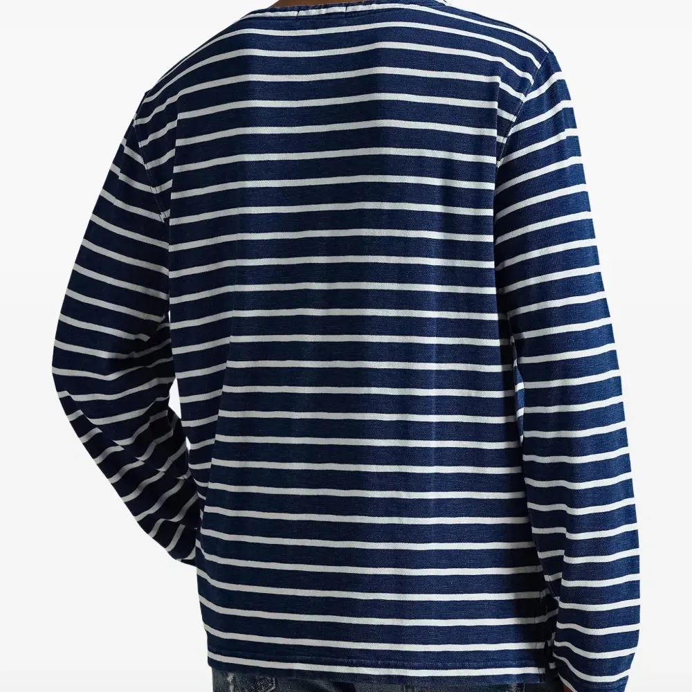 Полосатый топ с вырезом-лодочкой