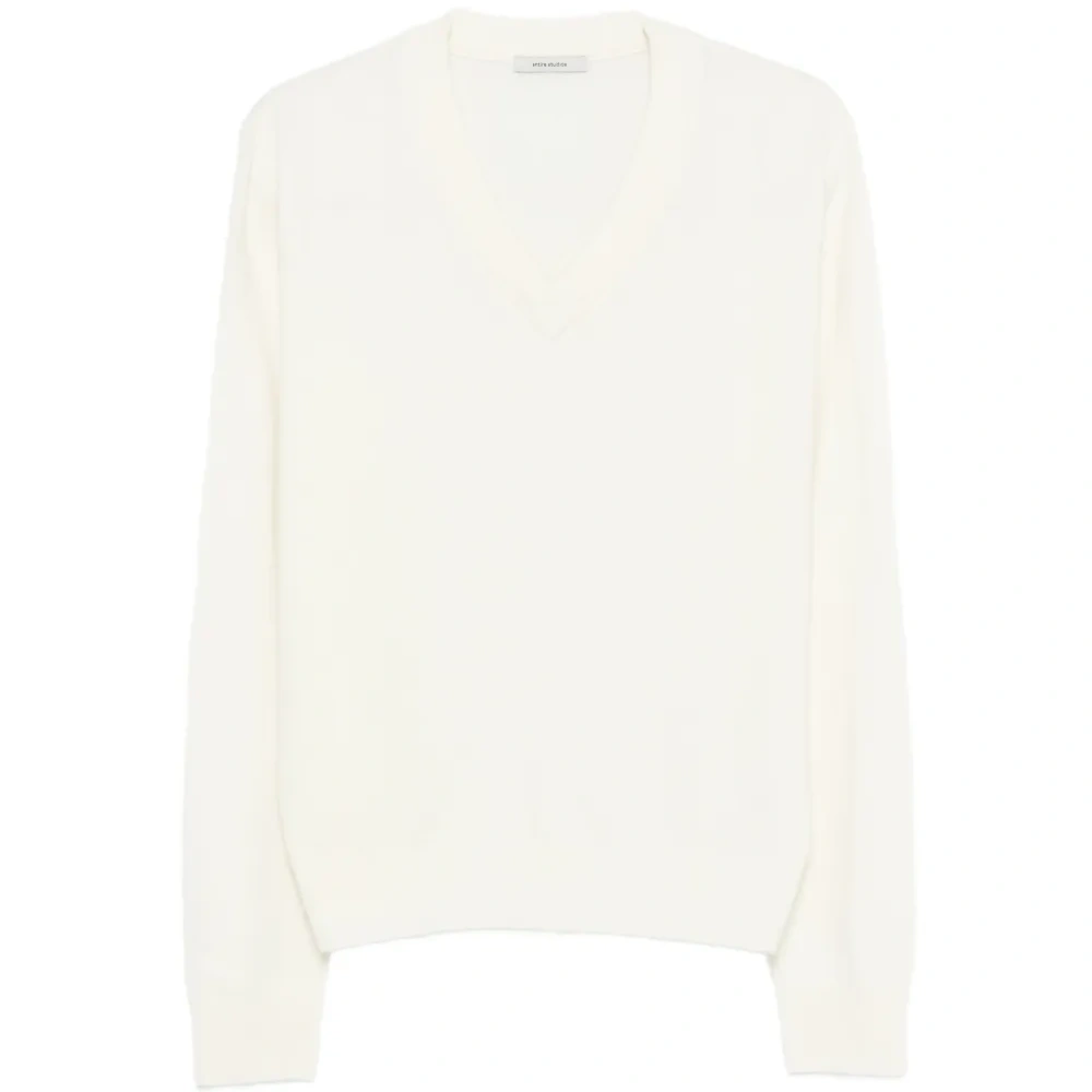 Свитер с V-образным вырезом