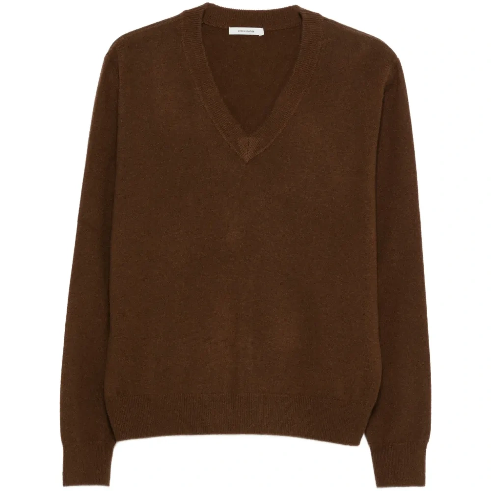 Свитер с V-образным вырезом