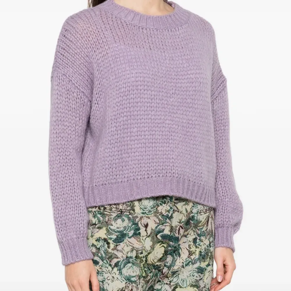 Вязаный свитер в рубчик