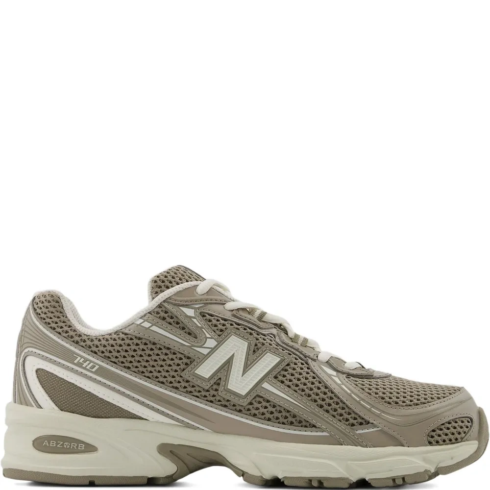 Кроссовки 740 на шнуровке