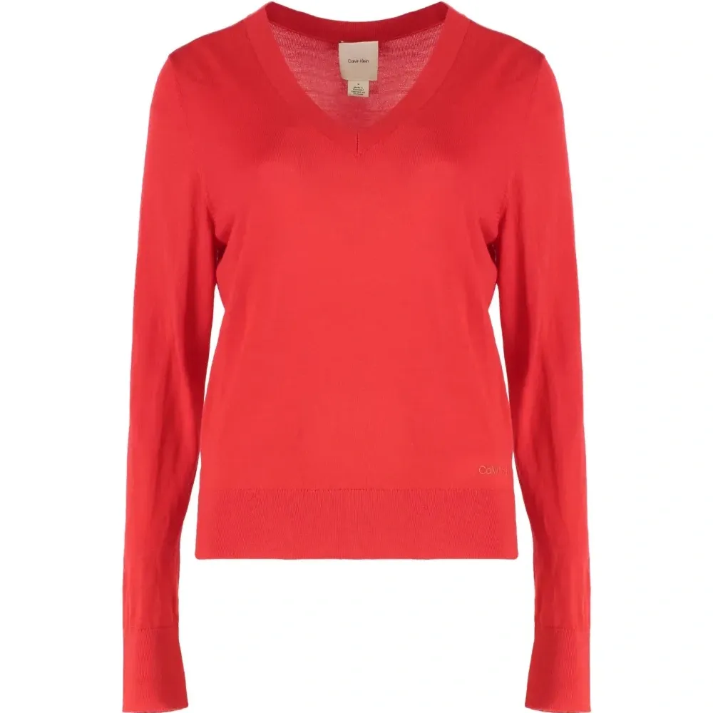 Шерстяной топ с V-образным вырезом