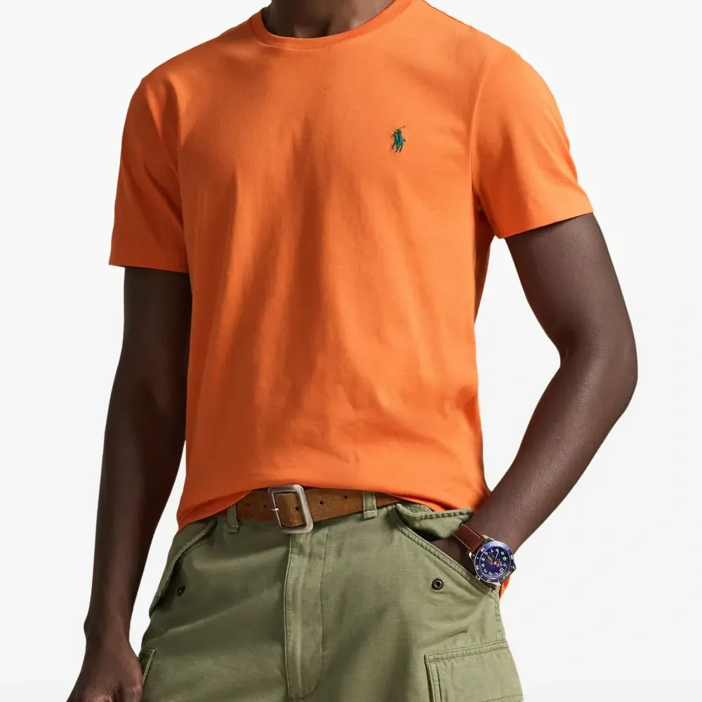 Футболка с вышивкой