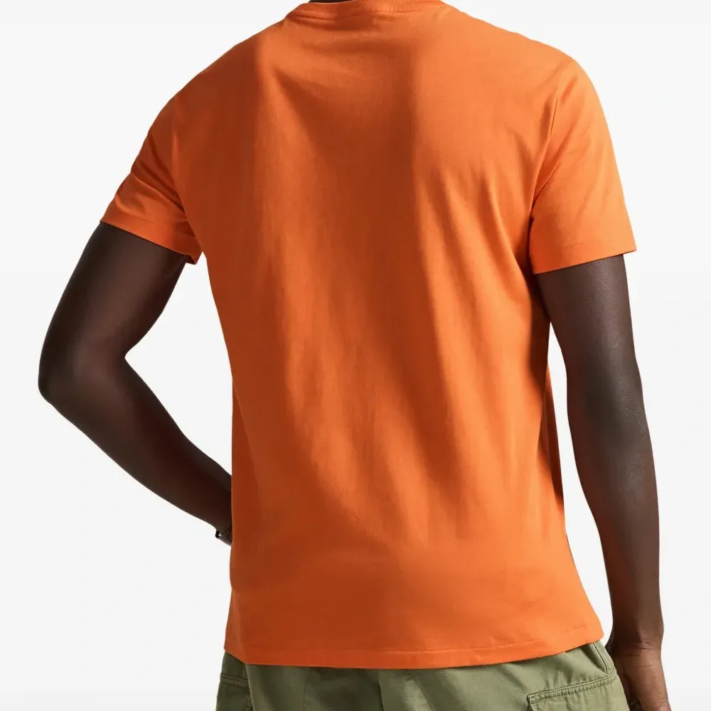 Футболка с вышивкой