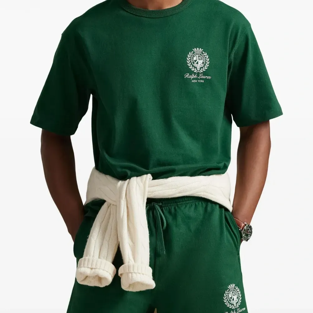 Футболка с вышивкой