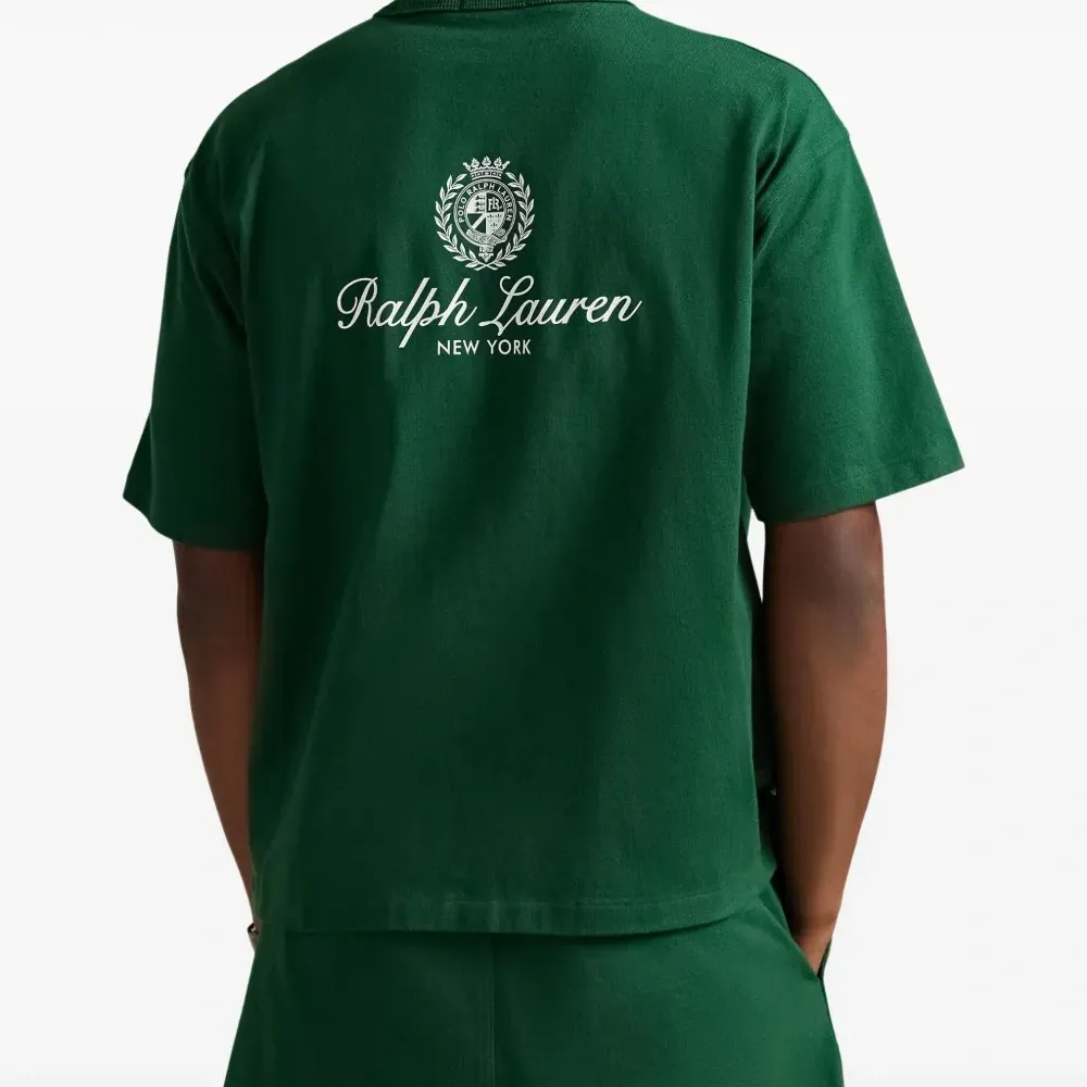 Футболка с вышивкой