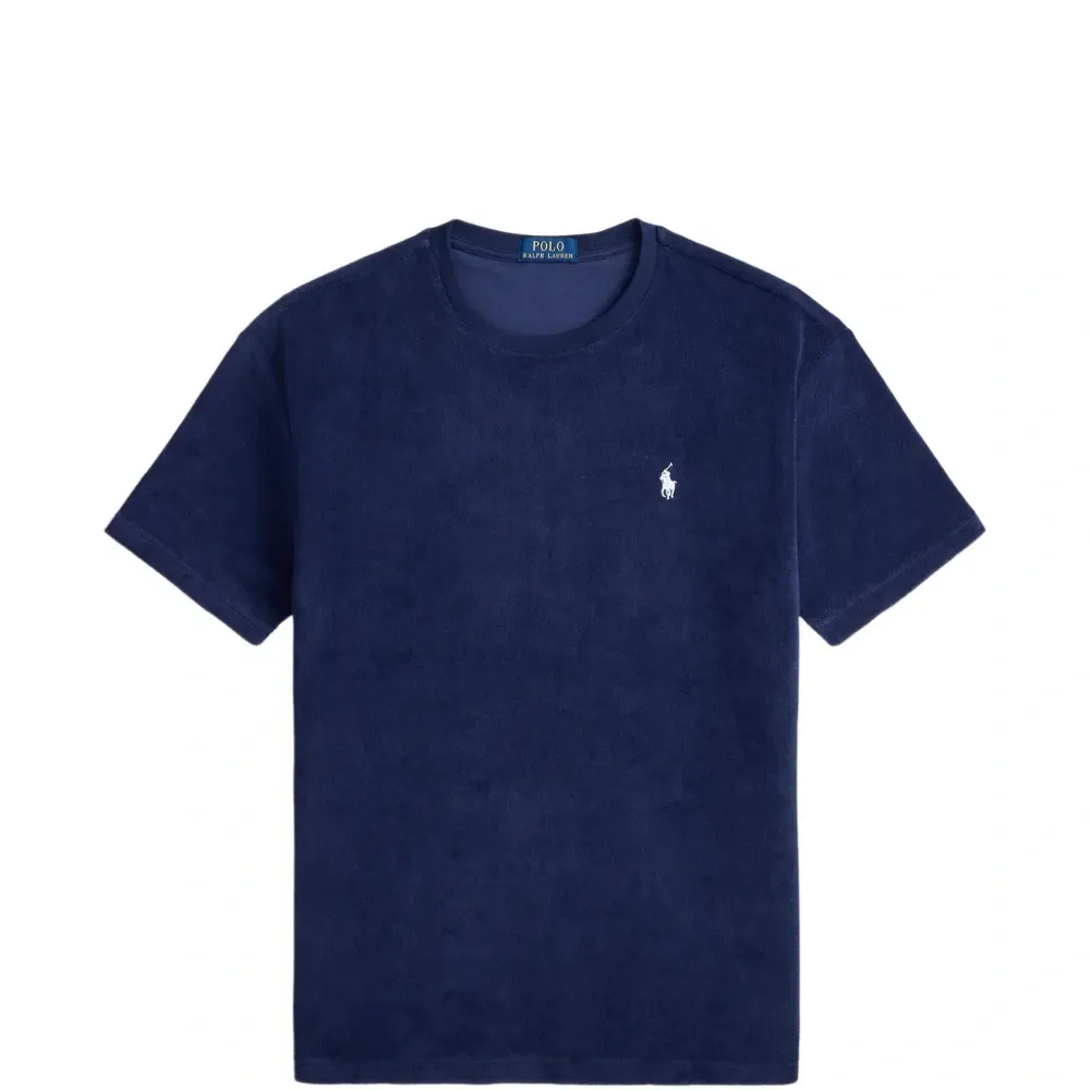 Футболка с вышитым логотипом