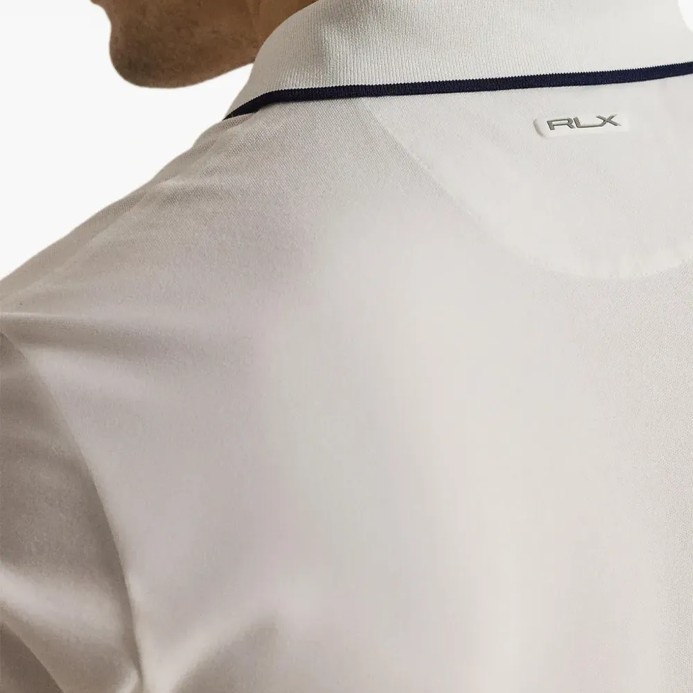 Футболка с V-образным вырезом и вышивкой