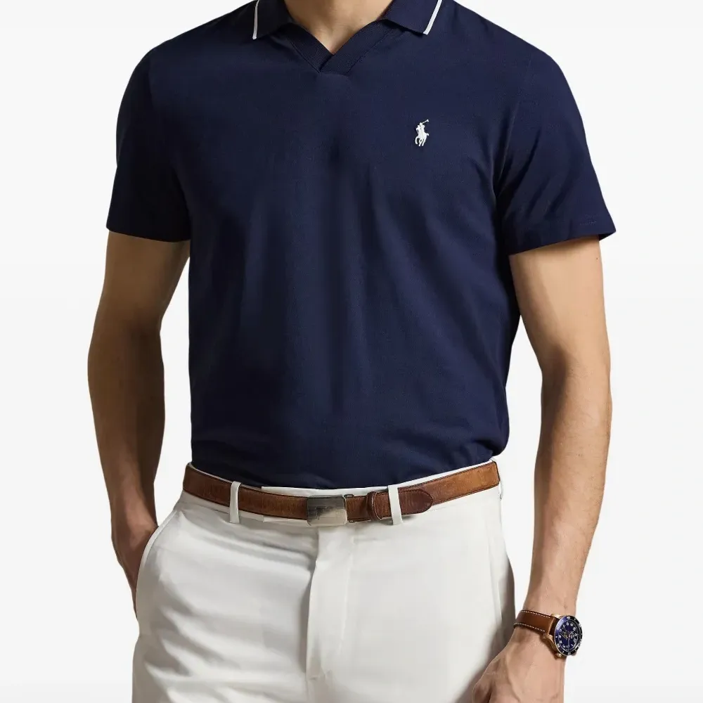 Футболка с V-образным вырезом и логотипом